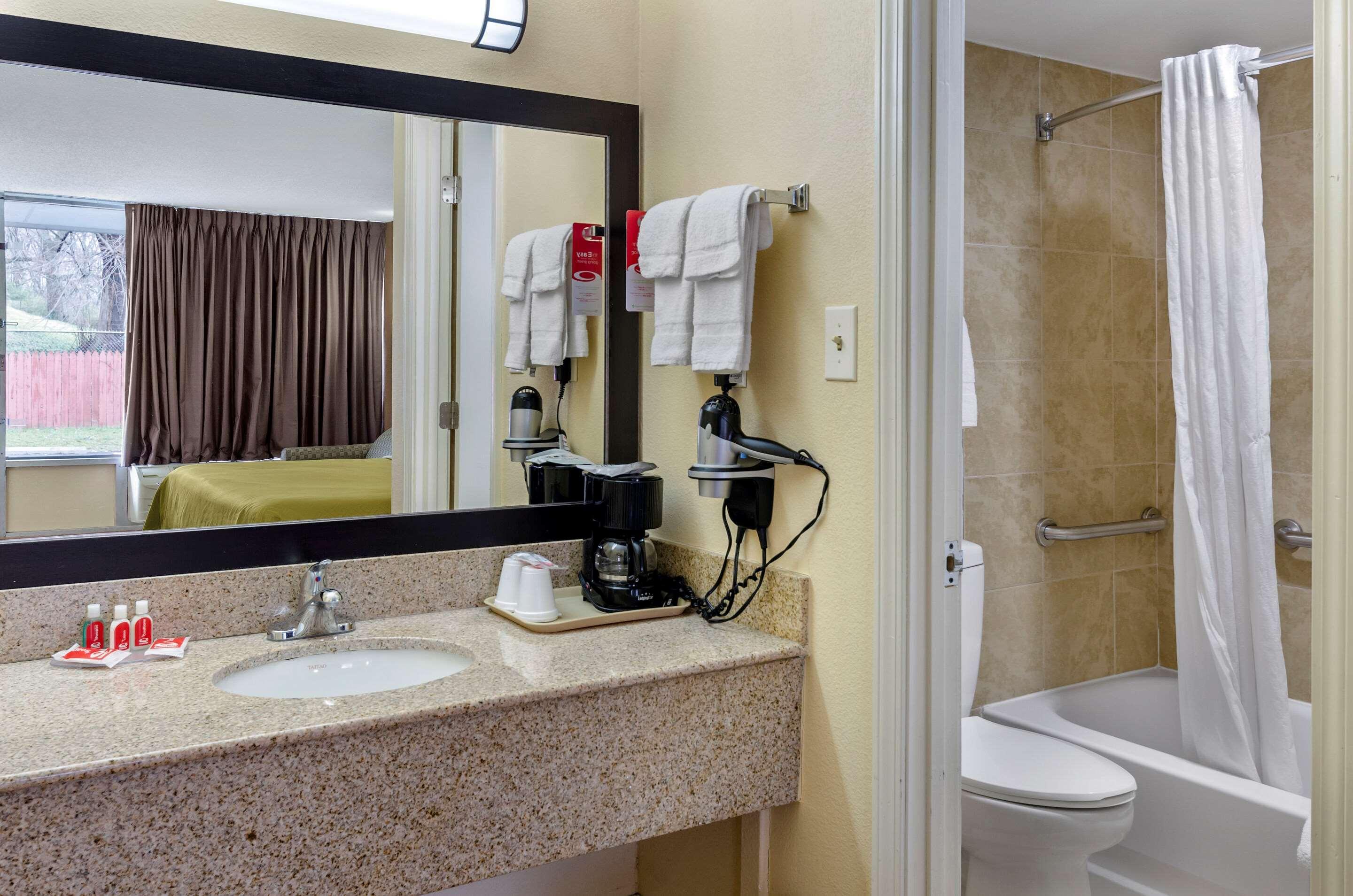 Econo Lodge Civic Center Roanoke Eksteriør billede